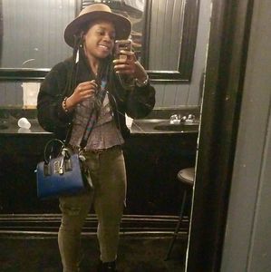 Meet your Posher, Taysway